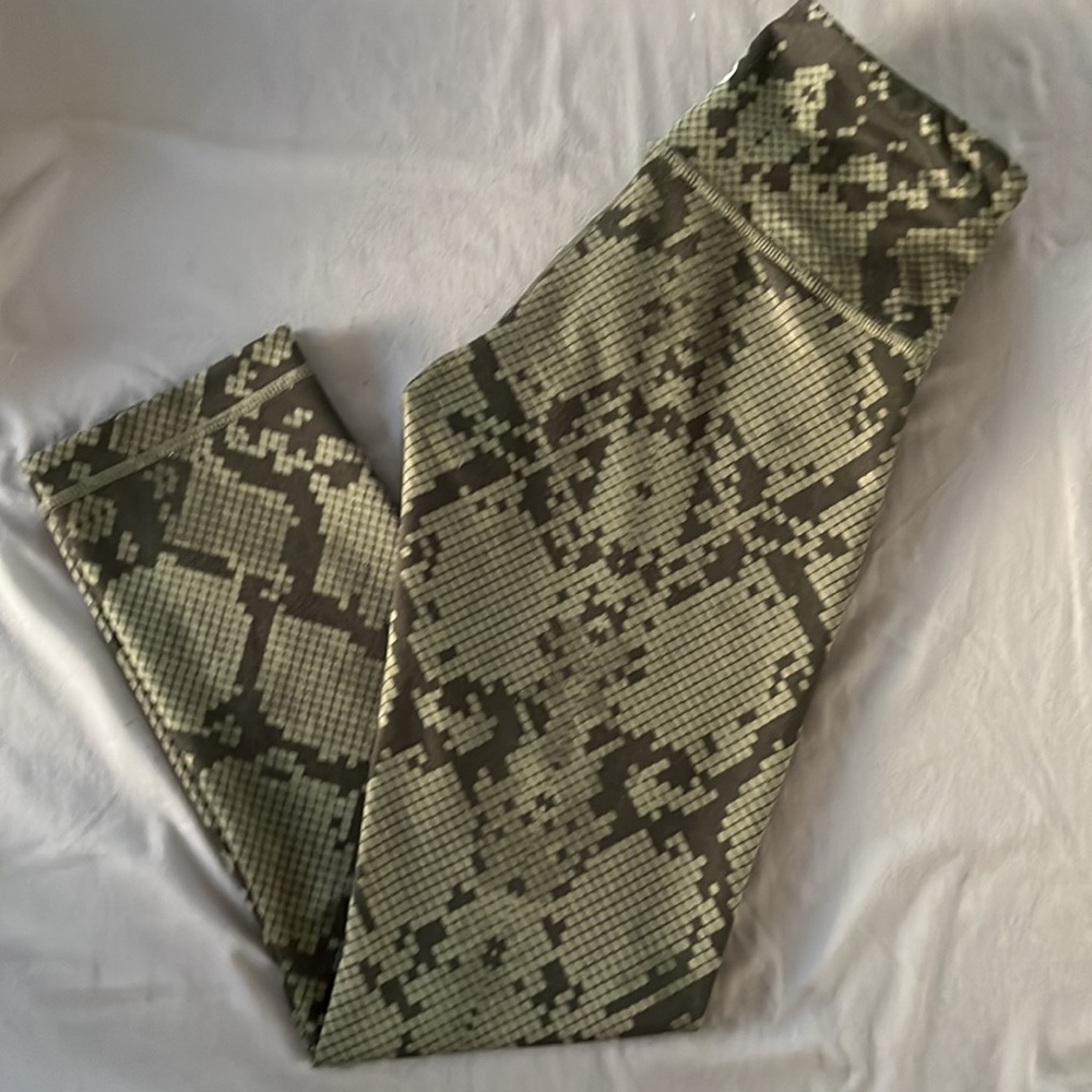 Lululemon Wunder Under Ziggy Snake Skin Crop Legg… - image 4